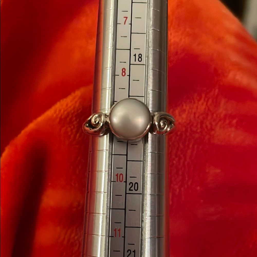 Sterling silver pearl ring